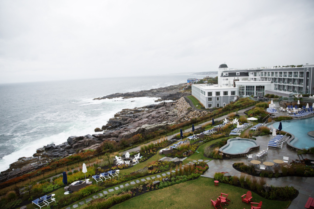 A Maine Wedding at the Cliff House in Cape Neddick, Maine