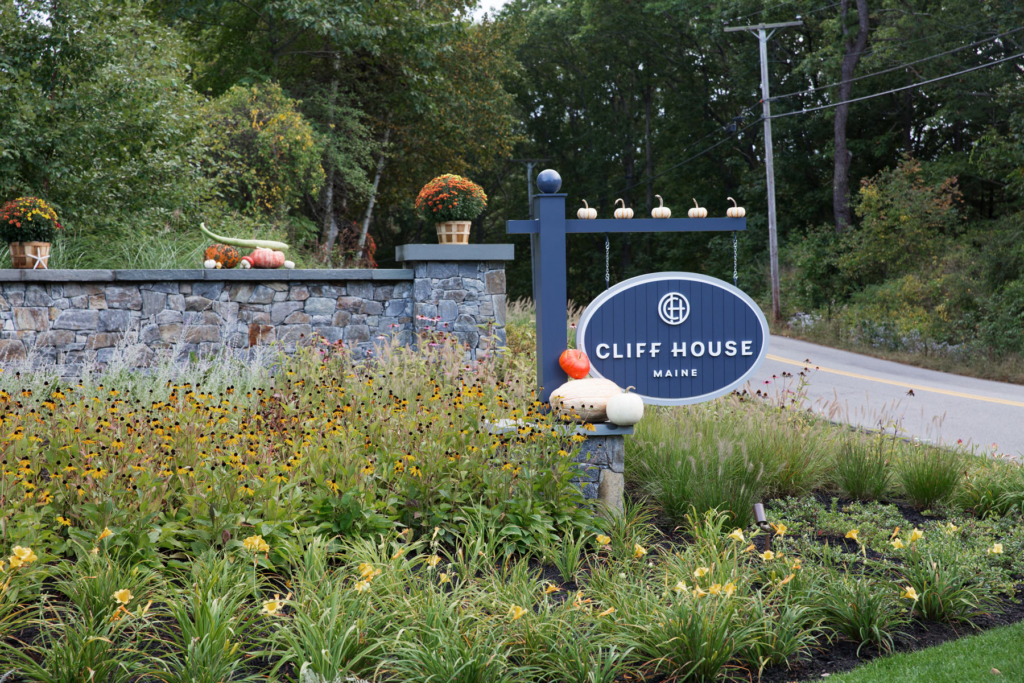 A Maine Wedding at the Cliff House in Cape Neddick, Maine