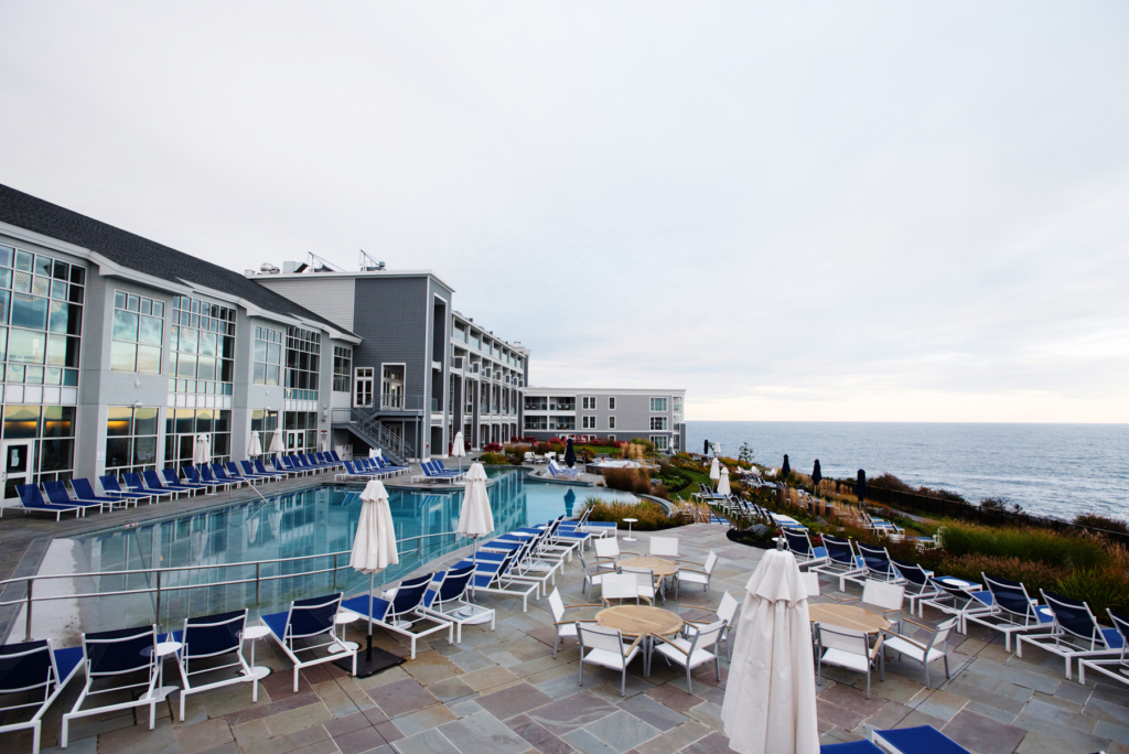 A Maine Wedding at the Cliff House in Cape Neddick, Maine