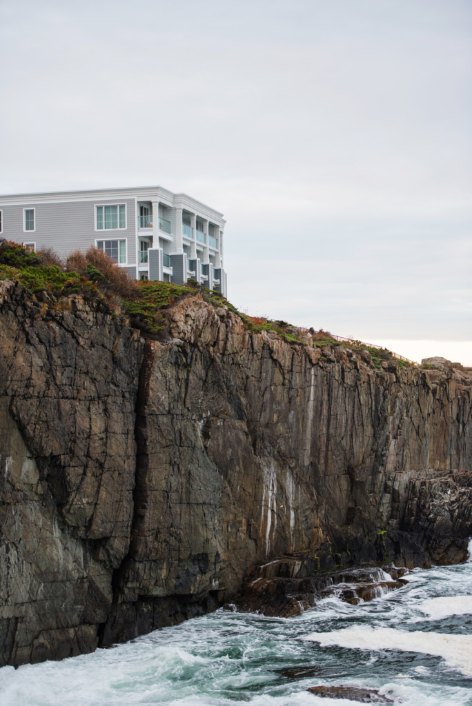 A Maine Wedding at the Cliff House in Cape Neddick, Maine