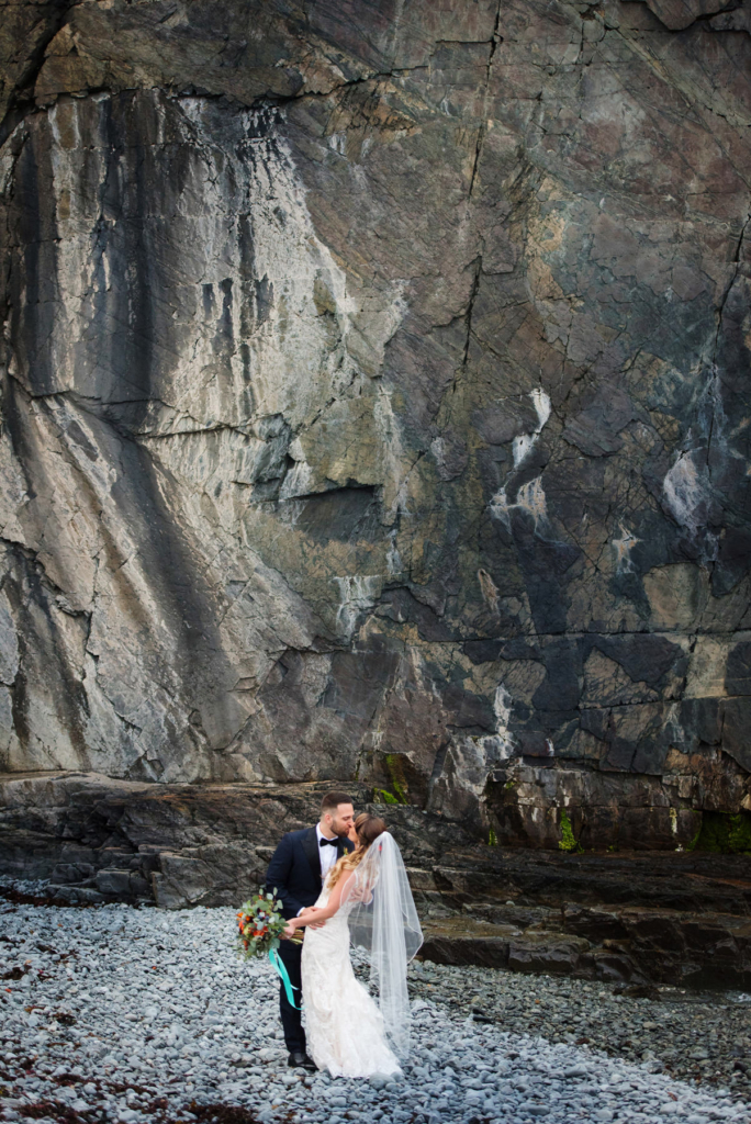 A Maine Wedding at the Cliff House in Cape Neddick, Maine