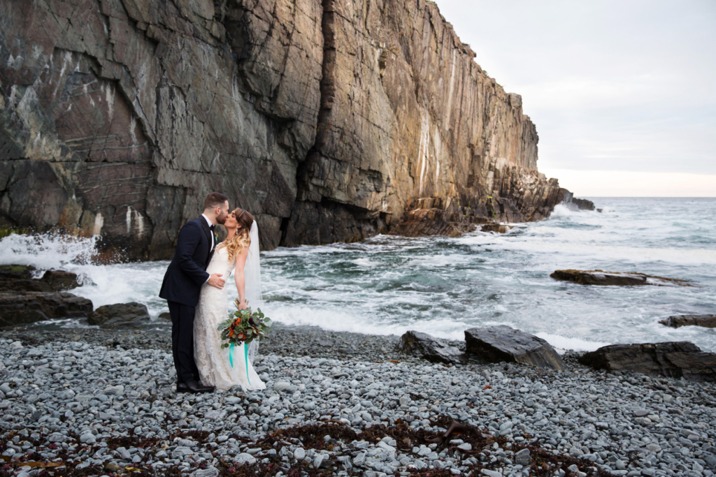 A Maine Wedding at the Cliff House in Cape Neddick, Maine