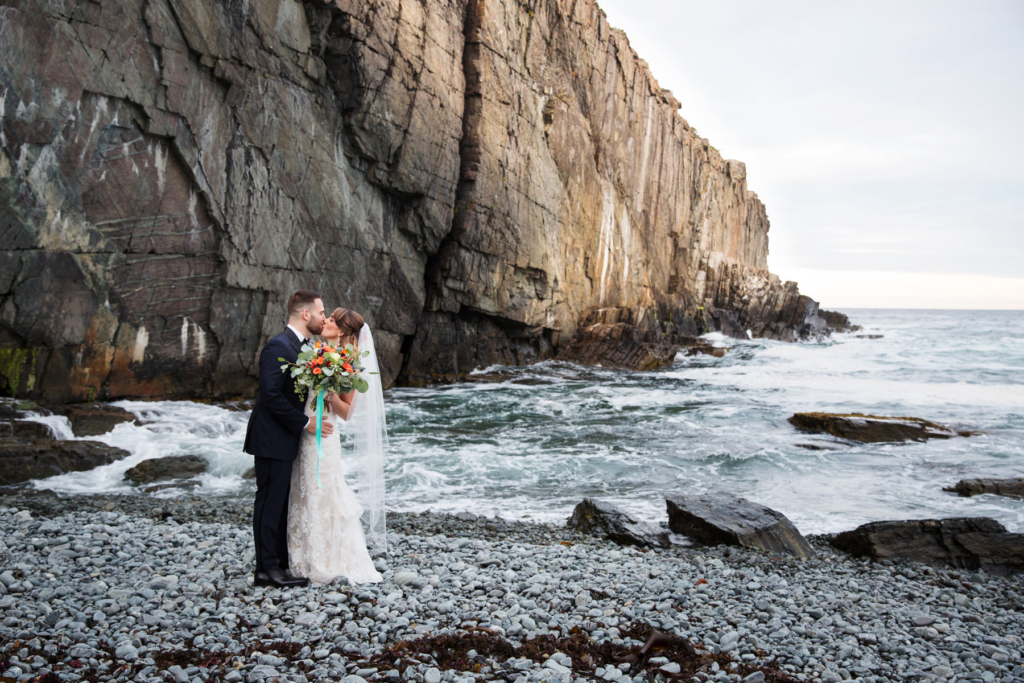 A Maine Wedding at the Cliff House in Cape Neddick, Maine