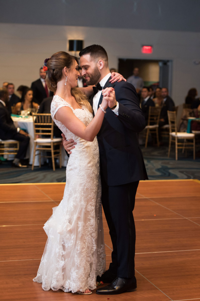 A Maine Wedding at the Cliff House in Cape Neddick, Maine