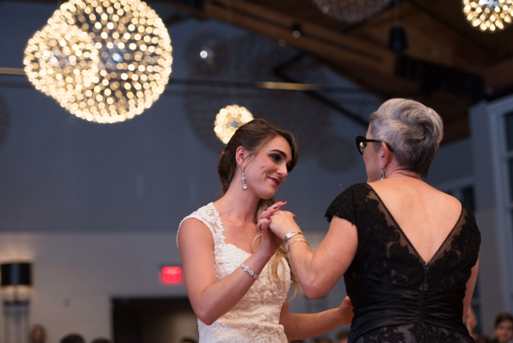 A Maine Wedding at the Cliff House in Cape Neddick, Maine