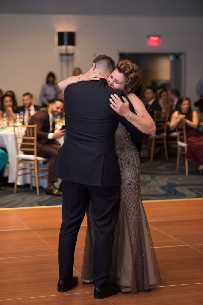 A Maine Wedding at the Cliff House in Cape Neddick, Maine