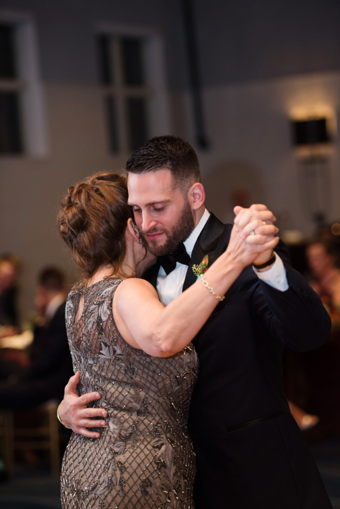 A Maine Wedding at the Cliff House in Cape Neddick, Maine