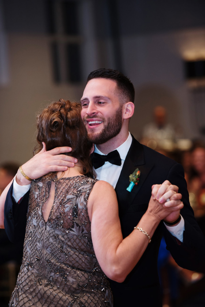 A Maine Wedding at the Cliff House in Cape Neddick, Maine