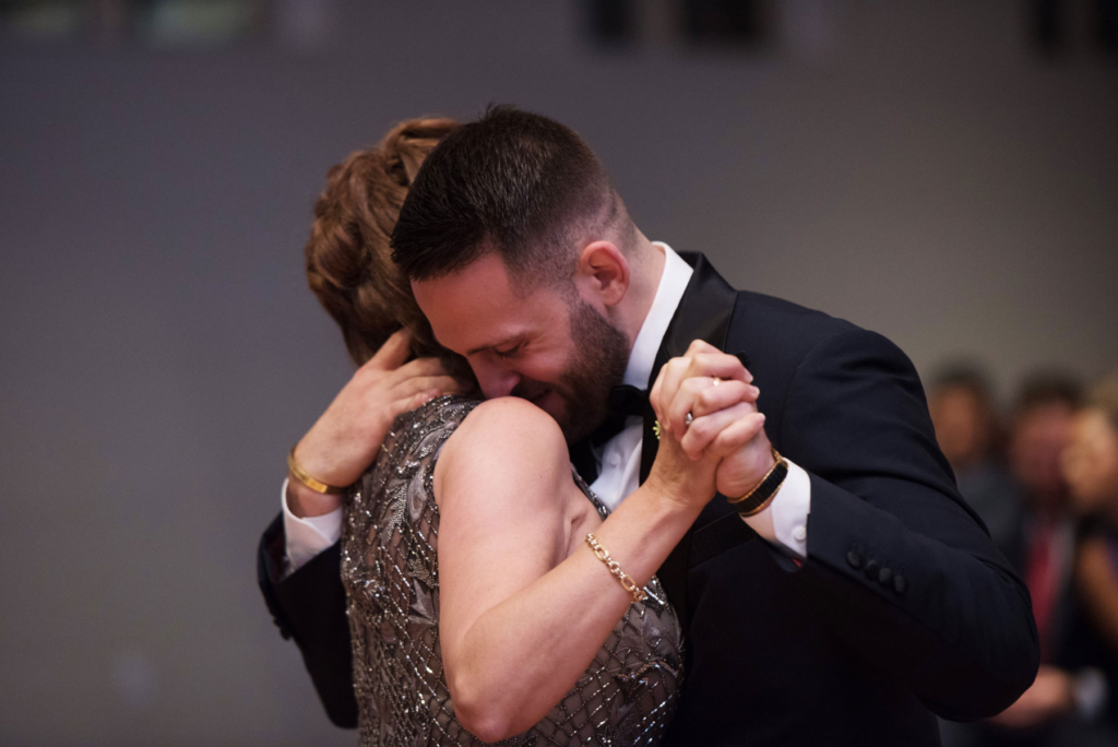 A Maine Wedding at the Cliff House in Cape Neddick, Maine